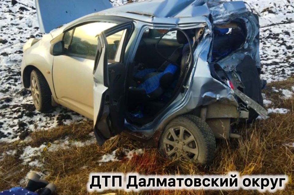 На 173 километре трассы Екатеринбург-Шадринск-Курган в субботу, 15 ноября, в 9 утра произошла авария