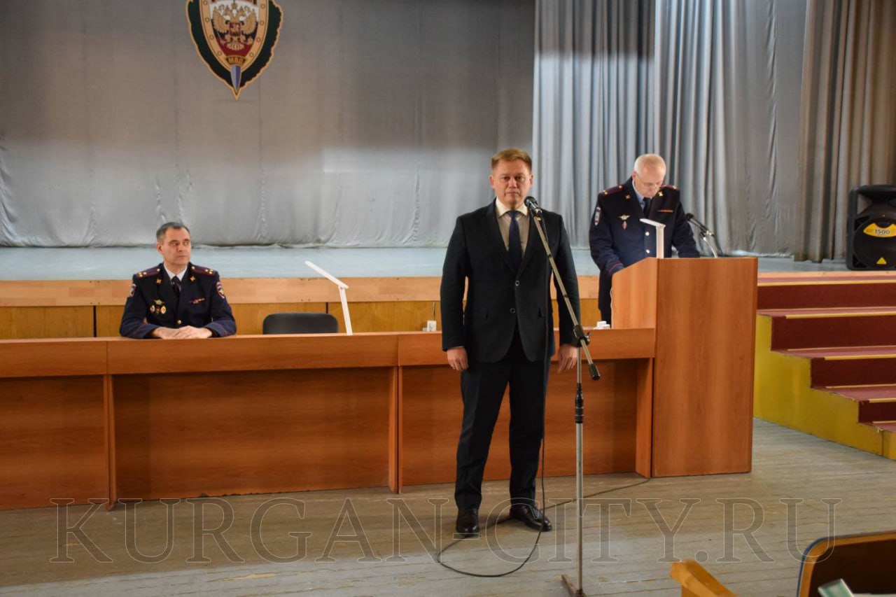 В Кургане сегодня, 17 ноября, прошло торжественное мероприятие, посвященное дню образования службы участковых уполномоченных полиции в системе МВД В Кургане сегодня, 17 ноября, прошло торжественное мероприятие, посвященное дню образования службы участковых уполномоченных полиции в системе МВД