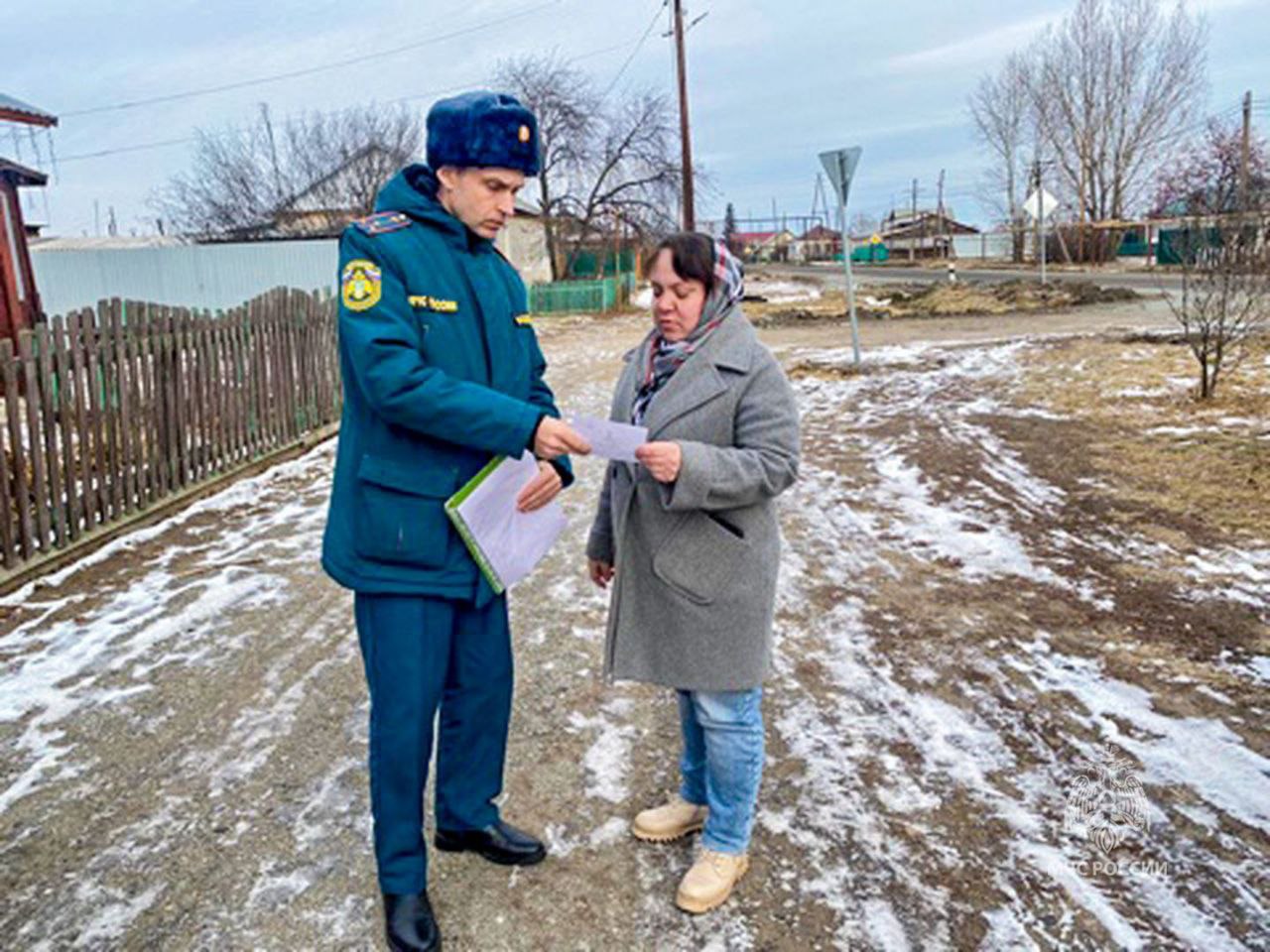 Зауральские сотрудники МЧС России ежедневно напоминают гражданам о правилах пожарной безопасности в жилье Зауральские сотрудники МЧС России ежедневно напоминают гражданам о правилах пожарной безопасности в жилье