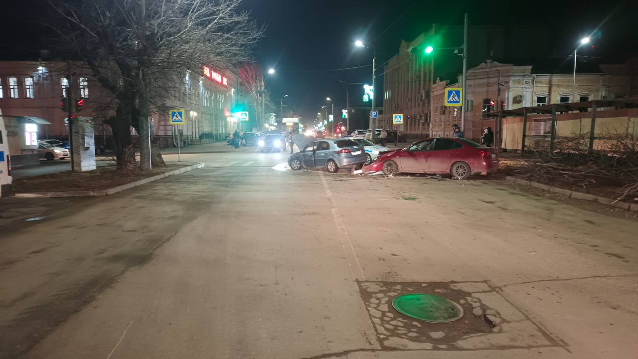 Накануне, в 17 часов 33 минуты, на улице Куйбышева, в районе дома № 55, водитель, 1996 года рождения, управляя автомобилем Chevrolet Lacetti, двигаясьпо улице Куйбышева, со стороны улицы Ленина, в направлении улицы Красина... Накануне, в 17 часов 33 минуты, на улице Куйбышева, в районе дома № 55, водитель, 1996 года рождения, управляя автомобилем Chevrolet Lacetti, двигаясьпо улице Куйбышева, со стороны улицы Ленина, в направлении улицы Красина...