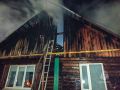 В Шадринске горела кровля жилого дома и бани по улице Мошкалева