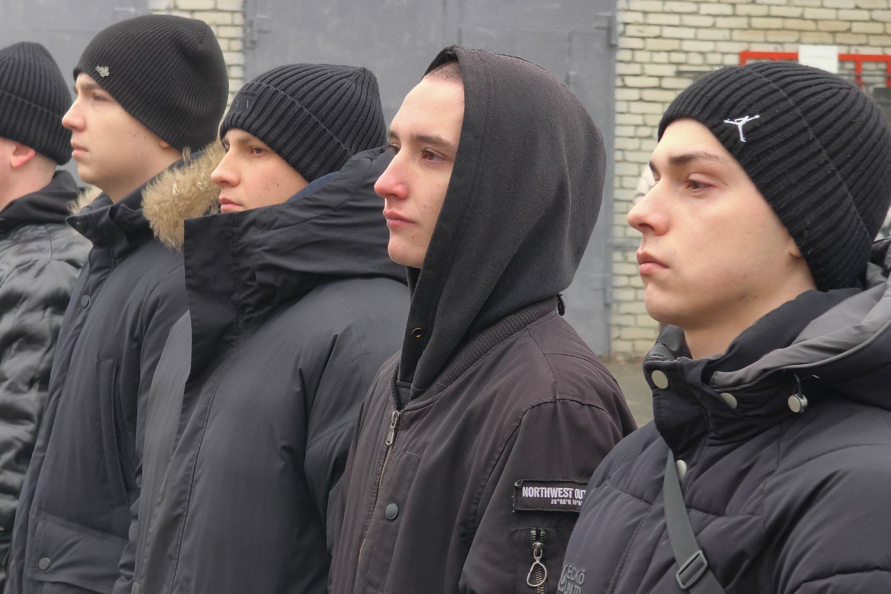 В Кургане сегодня, 19 ноября, на базе городского военного комиссариата состоялась очередная торжественная отправка призывников на службу в Вооруженные Силы РФ. В мероприятии приняли участие представители военного... В Кургане сегодня, 19 ноября, на базе городского военного комиссариата состоялась очередная торжественная отправка призывников на службу в Вооруженные Силы РФ. В мероприятии приняли участие представители военного...