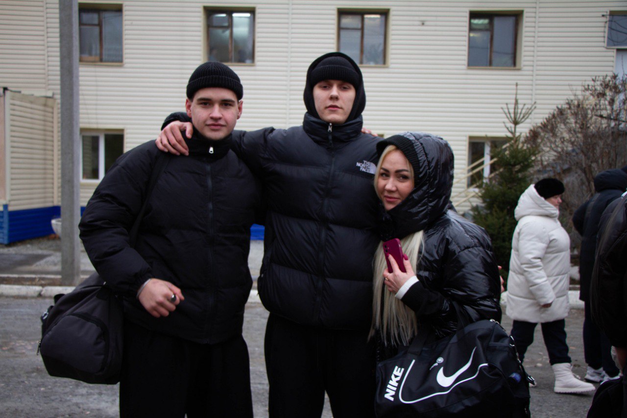 В Кургане сегодня, 19 ноября, на базе городского военного комиссариата состоялась очередная торжественная отправка призывников на службу в Вооруженные Силы РФ. В мероприятии приняли участие представители военного... В Кургане сегодня, 19 ноября, на базе городского военного комиссариата состоялась очередная торжественная отправка призывников на службу в Вооруженные Силы РФ. В мероприятии приняли участие представители военного...