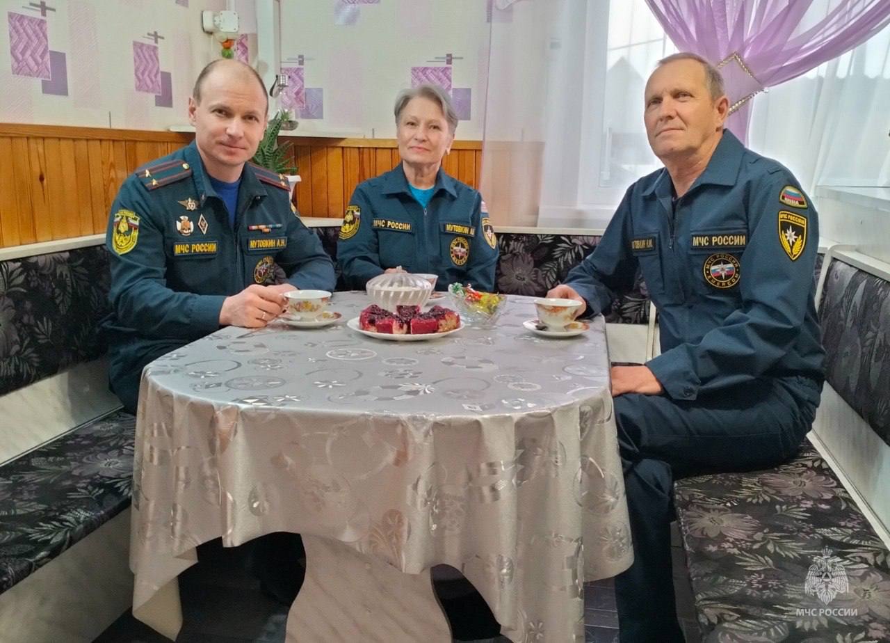 #ЛицаМЧС. «Этот мир стал моим с детства» - Антон Мутовкин о своей службе в МЧС России, ответственности и помощи людям 22 ноября в России отмечается День сыновей #ЛицаМЧС. «Этот мир стал моим с детства» - Антон Мутовкин о своей службе в МЧС России, ответственности и помощи людям 22 ноября в России отмечается День сыновей