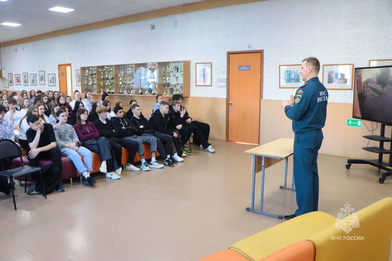 Зауральские сотрудники МЧС России рассказали будущим педагогам как оказать первую помощь пострадавшим при ДТП Зауральские сотрудники МЧС России рассказали будущим педагогам как оказать первую помощь пострадавшим при ДТП