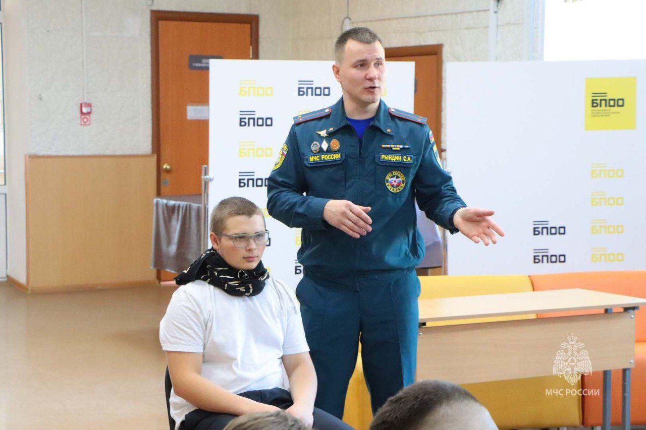 Зауральские сотрудники МЧС России рассказали будущим педагогам как оказать первую помощь пострадавшим при ДТП Зауральские сотрудники МЧС России рассказали будущим педагогам как оказать первую помощь пострадавшим при ДТП