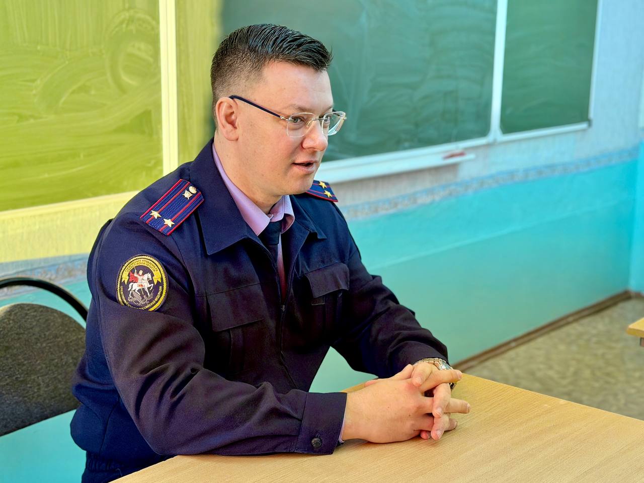 В рамках Всероссийской акции «День правовой помощи детям» заместитель руководителя следственного управления СК России по Курганской области Роман Иванович Щемелев встретился с учениками 11 класса средней общеобразовательной... В рамках Всероссийской акции «День правовой помощи детям» заместитель руководителя следственного управления СК России по Курганской области Роман Иванович Щемелев встретился с учениками 11 класса средней общеобразовательной...