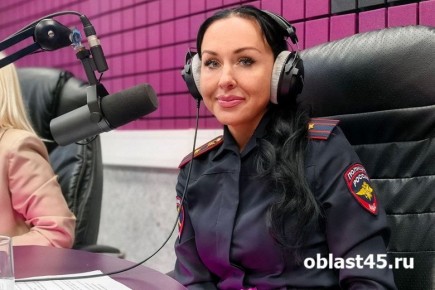 Вагон подарков разыграли в прямом эфире «ХИТового полдня» во вторник со старшим инспектором отдела Госавтоинспекции УМВД России по городу Кургану Надеждой Кобяковой!