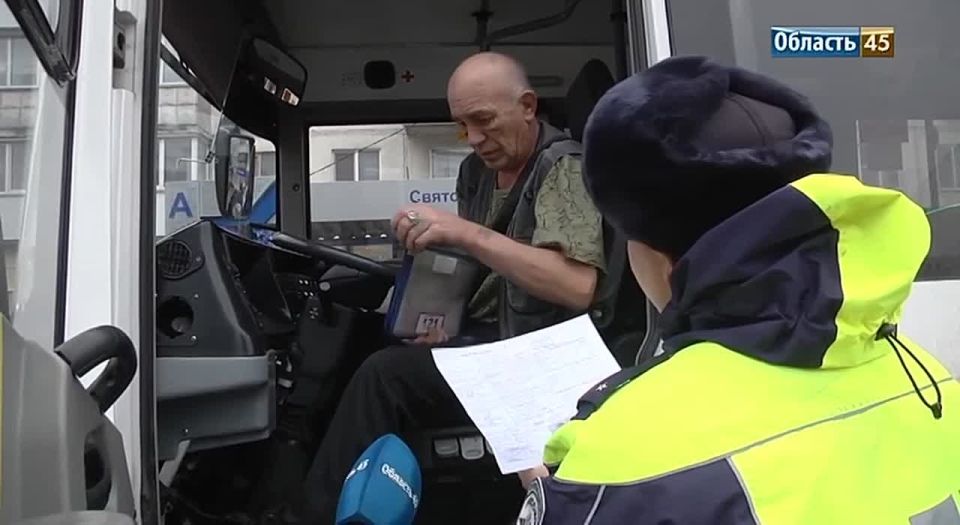 В Кургане, водители автобусов продолжают нарушать Правила дорожного движения