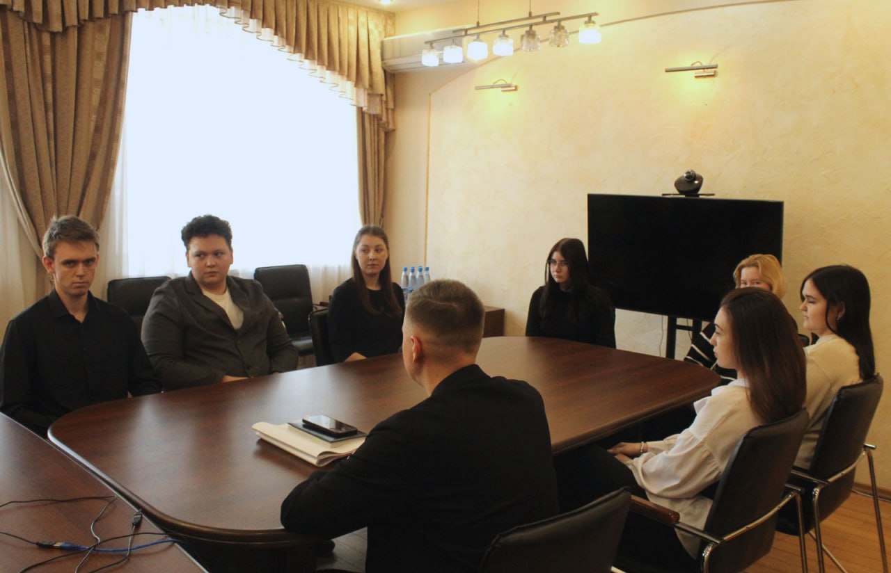 Заместители губернатора Курганской области Иван Ситников и Сергей Гаврин встретились со специалистами-стажерами и выпускниками Курганского государственного университета, Курганского филиала РАНХиГС, Курганского... Заместители губернатора Курганской области Иван Ситников и Сергей Гаврин встретились со специалистами-стажерами и выпускниками Курганского государственного университета, Курганского филиала РАНХиГС, Курганского...