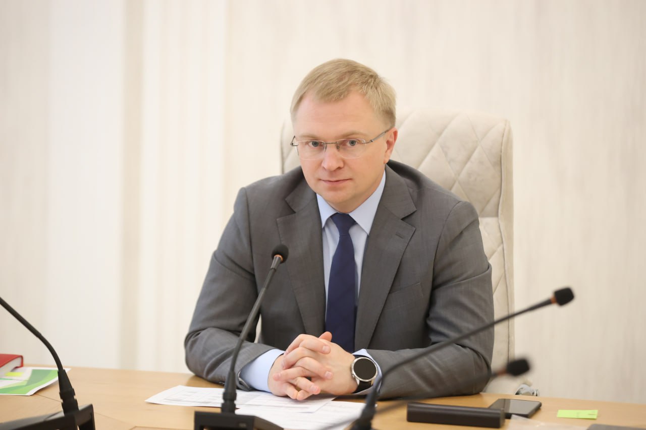 Заместители губернатора Курганской области Иван Ситников и Сергей Гаврин встретились со специалистами-стажерами и выпускниками Курганского государственного университета, Курганского филиала РАНХиГС, Курганского... Заместители губернатора Курганской области Иван Ситников и Сергей Гаврин встретились со специалистами-стажерами и выпускниками Курганского государственного университета, Курганского филиала РАНХиГС, Курганского...