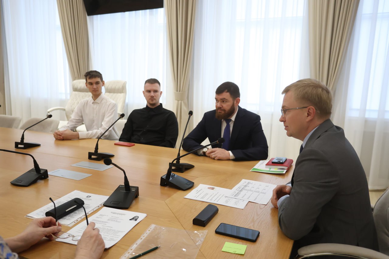 Заместители губернатора Курганской области Иван Ситников и Сергей Гаврин встретились со специалистами-стажерами и выпускниками Курганского государственного университета, Курганского филиала РАНХиГС, Курганского... Заместители губернатора Курганской области Иван Ситников и Сергей Гаврин встретились со специалистами-стажерами и выпускниками Курганского государственного университета, Курганского филиала РАНХиГС, Курганского...