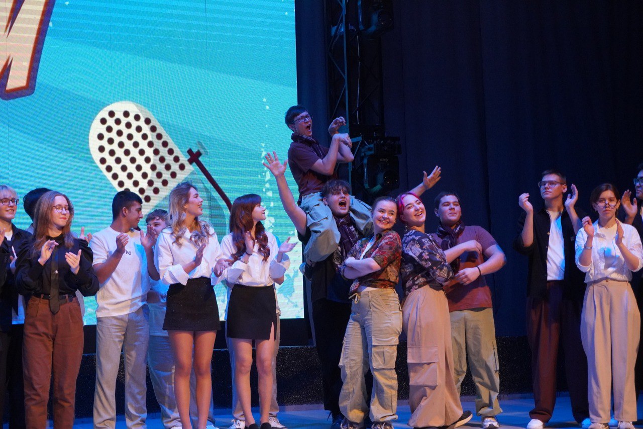 Открытый фестиваль КВН на Кубок Главы города прошёл в Центре культуры и досуга «Современник» Открытый фестиваль КВН на Кубок Главы города прошёл в Центре культуры и досуга «Современник»