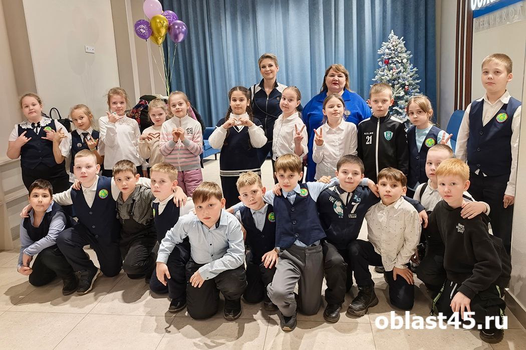 В эту среду второклассники из гимназии №47 заполонили наш офис и отправились в путешествие по кабинетам