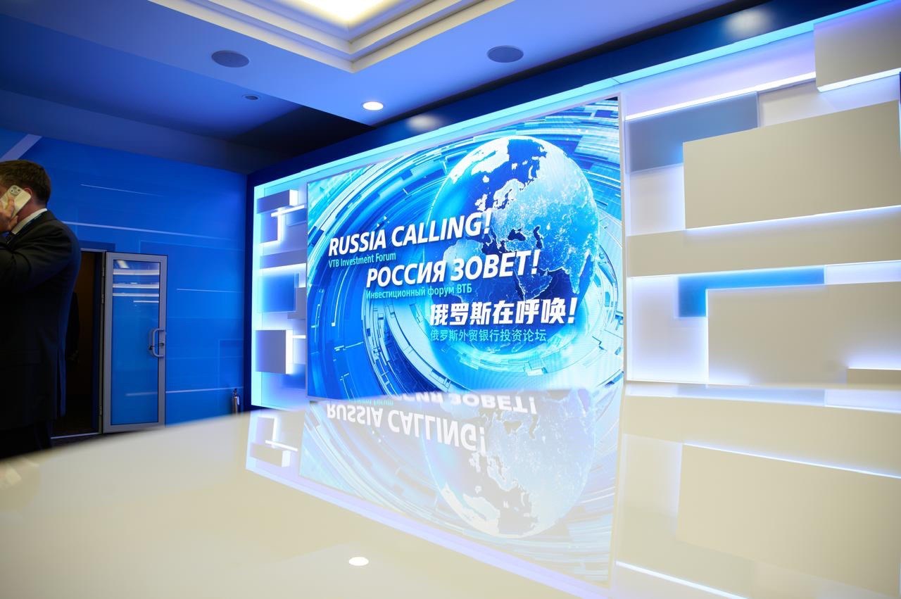 Глава ВТБ Костин считает, что доллар будет стоить больше 90 рублей в 2026 году