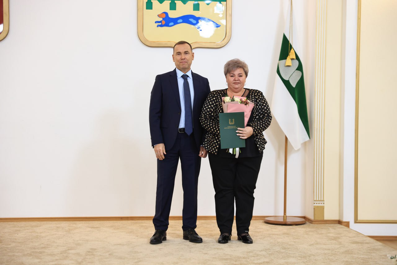 Сегодня, 4 декабря, губернатор Вадим Шумков поздравил членов избирательных комиссий с 30-летием избирательной системы Курганской области и вручил награды Сегодня, 4 декабря, губернатор Вадим Шумков поздравил членов избирательных комиссий с 30-летием избирательной системы Курганской области и вручил награды