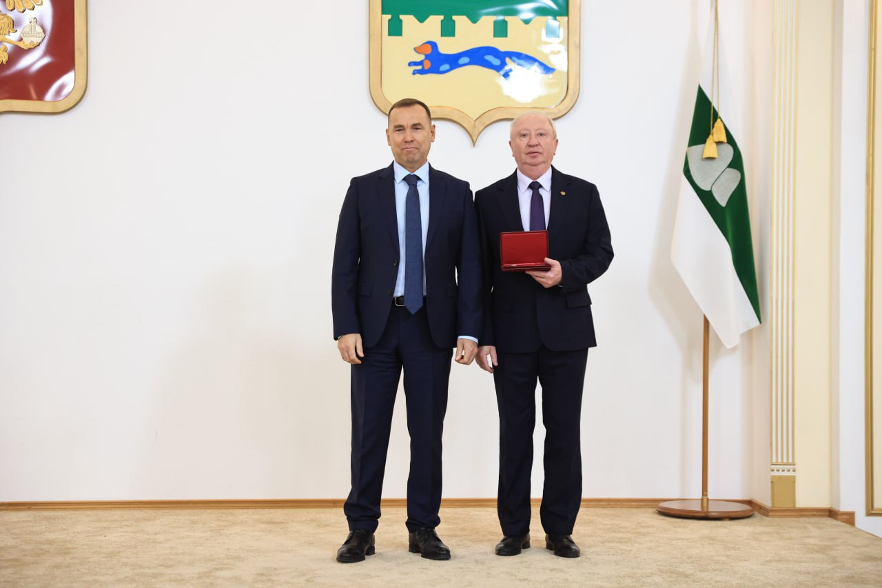 Сегодня, 4 декабря, губернатор Вадим Шумков поздравил членов избирательных комиссий с 30-летием избирательной системы Курганской области и вручил награды Сегодня, 4 декабря, губернатор Вадим Шумков поздравил членов избирательных комиссий с 30-летием избирательной системы Курганской области и вручил награды