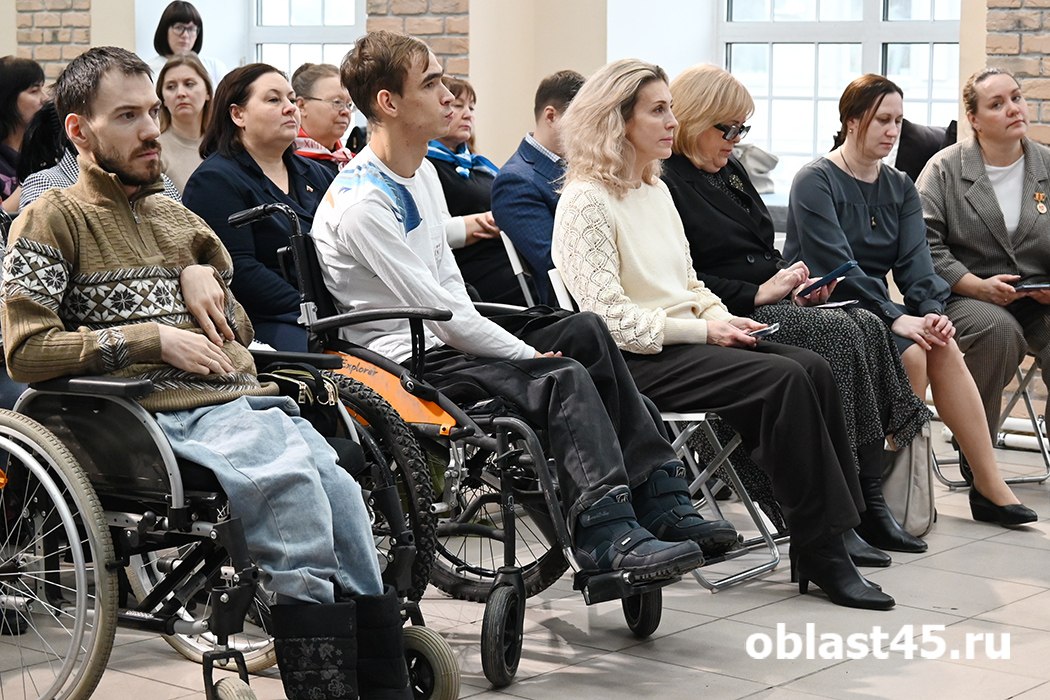 В Зауралье проблемы поддержки особенных детей обсудили на круглом столе