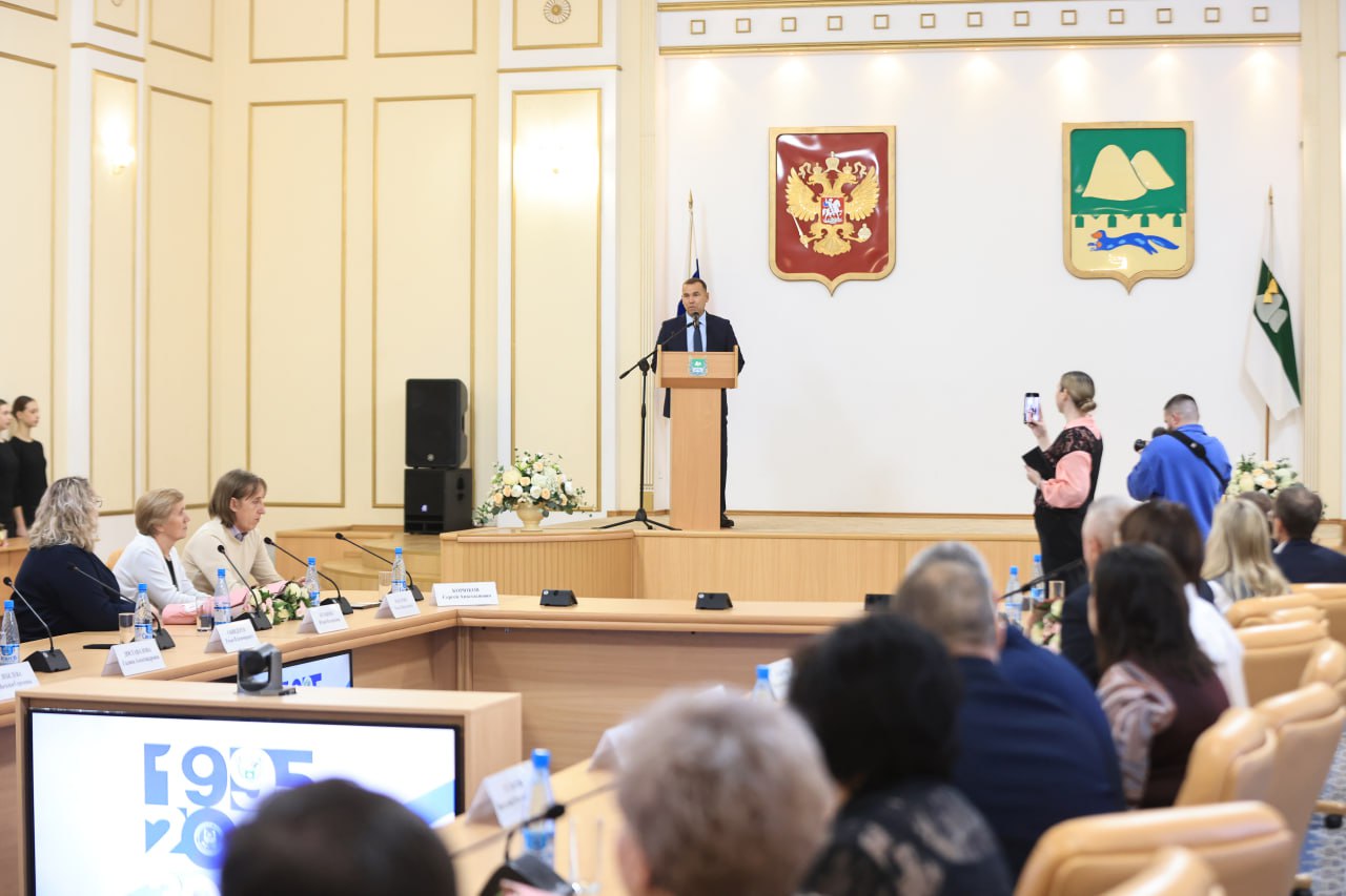 Сегодня, 4 декабря, губернатор Вадим Шумков поздравил членов избирательных комиссий с 30-летием избирательной системы Курганской области и вручил награды Сегодня, 4 декабря, губернатор Вадим Шумков поздравил членов избирательных комиссий с 30-летием избирательной системы Курганской области и вручил награды