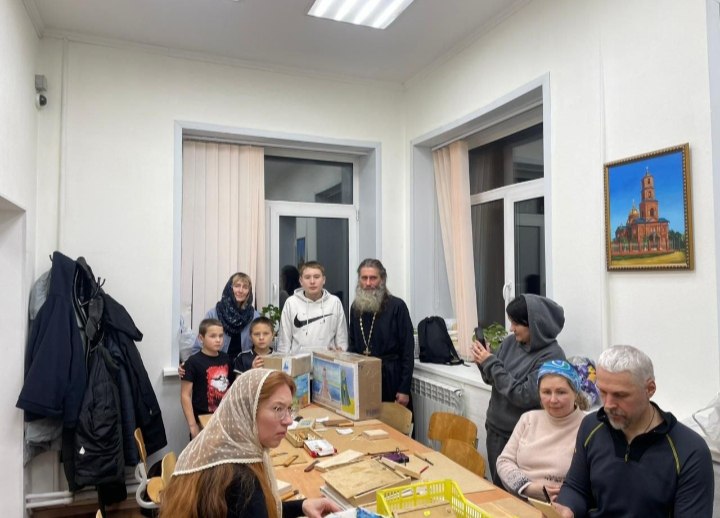 Гостинцы и письма отправили участникам СВО ученики воскресной школы Кургана