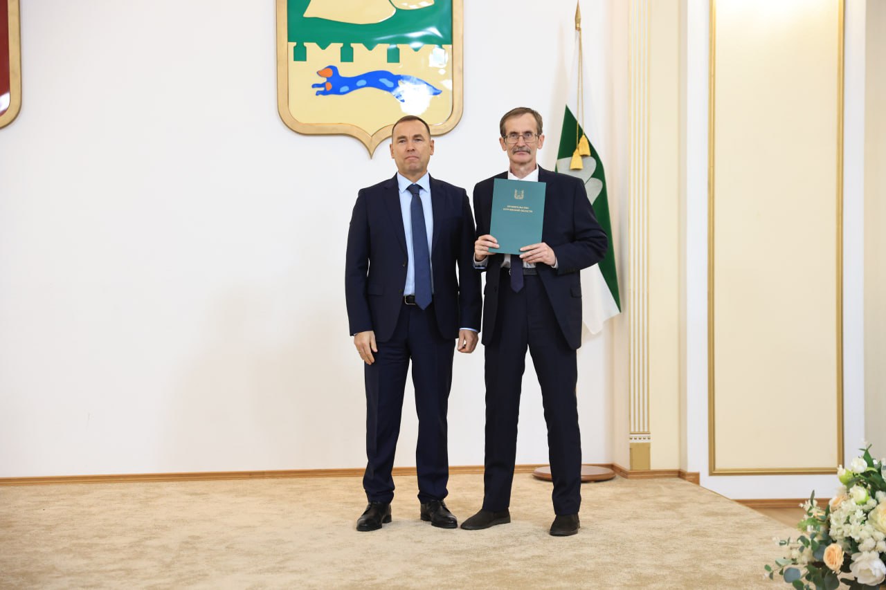 Сегодня, 4 декабря, губернатор Вадим Шумков поздравил членов избирательных комиссий с 30-летием избирательной системы Курганской области и вручил награды Сегодня, 4 декабря, губернатор Вадим Шумков поздравил членов избирательных комиссий с 30-летием избирательной системы Курганской области и вручил награды