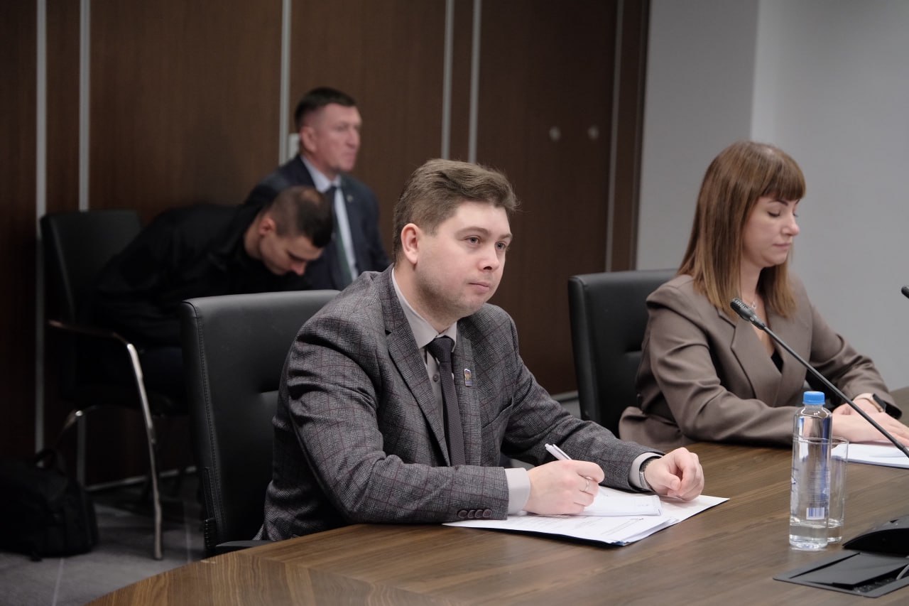 Вице-губернатор – руководитель аппарата губернатора Курганской области Андрей Алексеев принял участие в заседании Уральского межрегионального координационного совета партии «Единая Россия», который прошёл в Екатеринбурге 5... Вице-губернатор – руководитель аппарата губернатора Курганской области Андрей Алексеев принял участие в заседании Уральского межрегионального координационного совета партии «Единая Россия», который прошёл в Екатеринбурге 5...