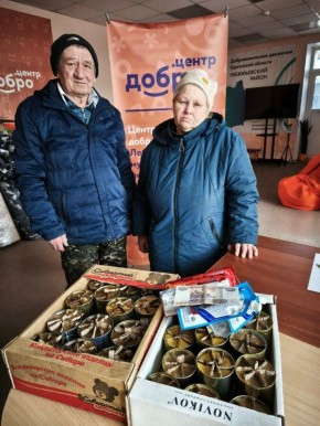 Лебяжьевские волонтёры готовят новогодние подарки для солдат