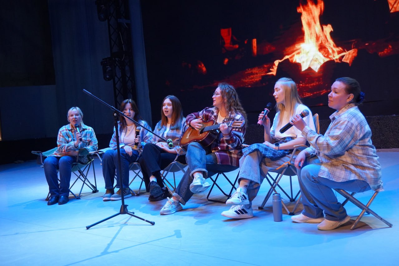 В Кургане в зале Центра культуры и досуга «Современник» прошел Гала-концерт 14-го открытого фестиваля работающей молодежи «Без границ – 2025» В Кургане в зале Центра культуры и досуга «Современник» прошел Гала-концерт 14-го открытого фестиваля работающей молодежи «Без границ – 2025»