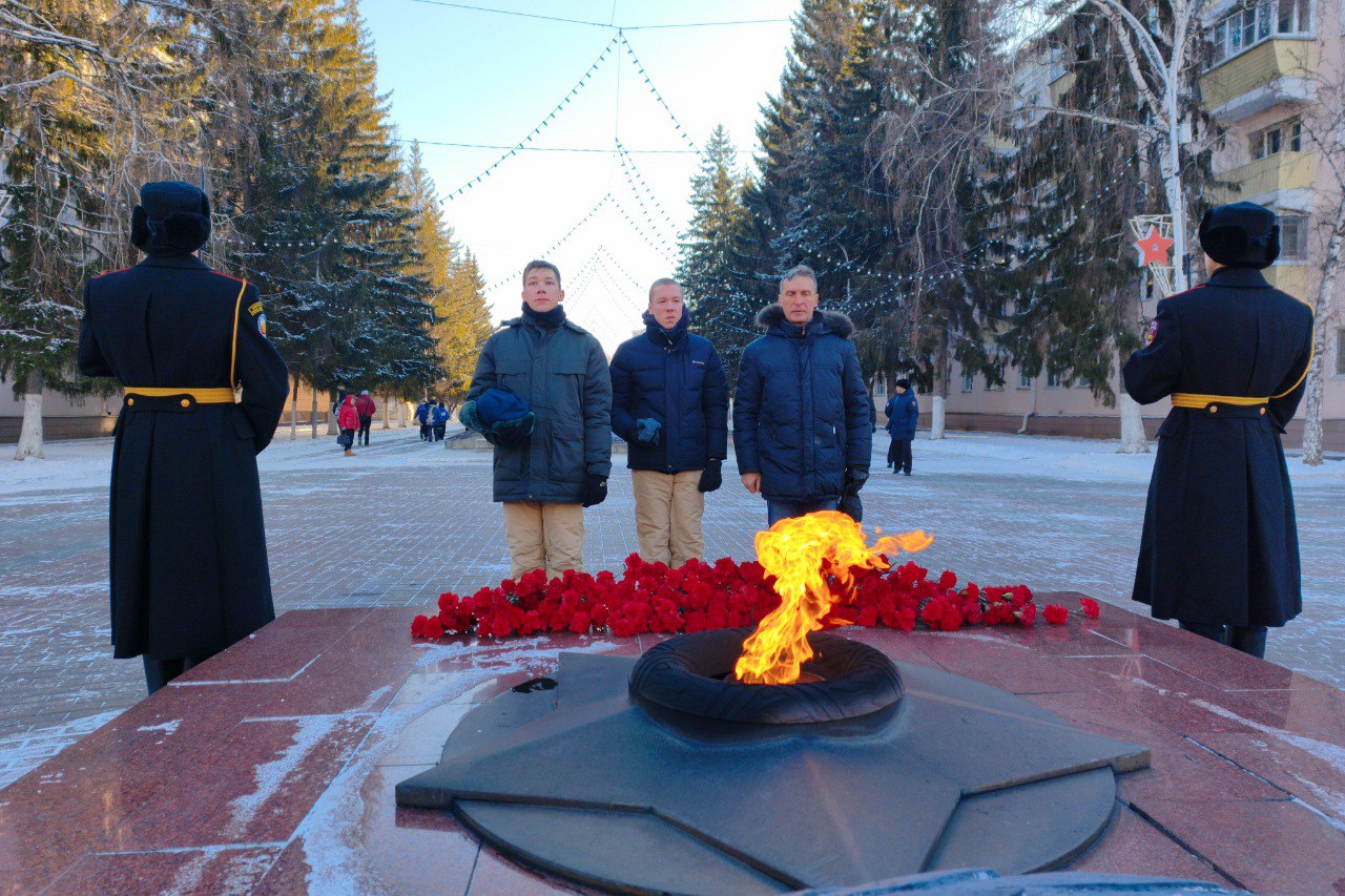 В Кургане прошла церемония возложения цветов, посвященная Дню Героев Отечества В Кургане прошла церемония возложения цветов, посвященная Дню Героев Отечества