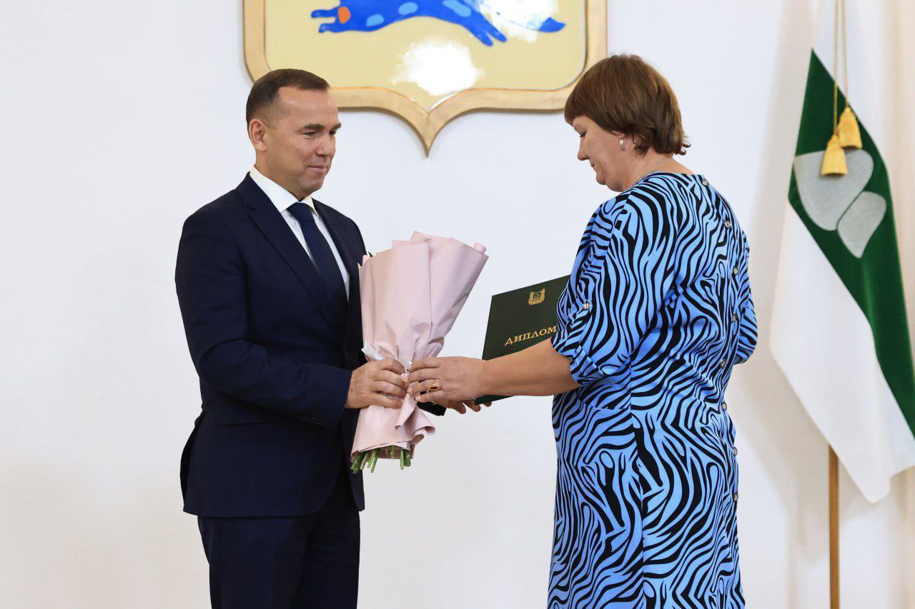 Сегодня, 9 декабря, губернатор Вадим Шумков вручил награды работникам и предприятиям агропромышленного комплекса Курганской области Сегодня, 9 декабря, губернатор Вадим Шумков вручил награды работникам и предприятиям агропромышленного комплекса Курганской области