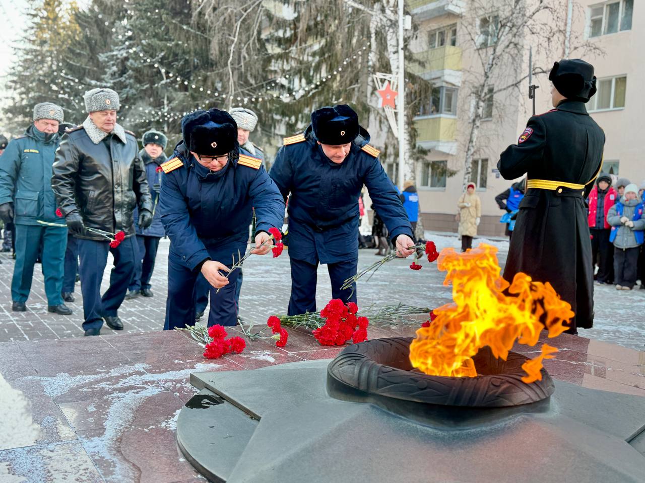 Сотрудники регионального следственного управления почтили память защитников нашей страны Сотрудники регионального следственного управления почтили память защитников нашей страны