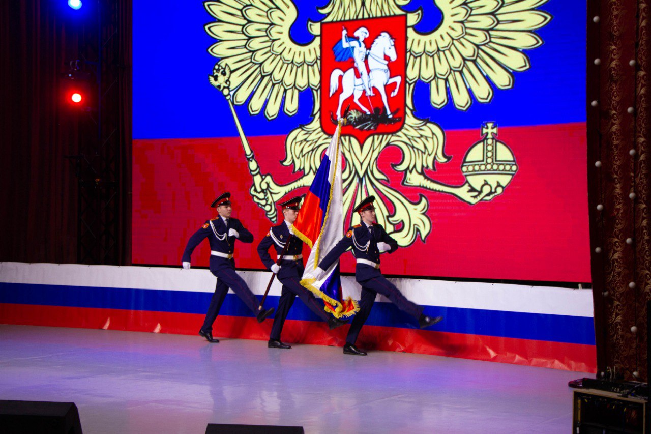 Сегодня в культурном центре «Курган» собрались ветераны войны, труда, Вооруженных Сил и правоохранительных органов, а также ветераны специальной военной операции, школьники и студенты, горожане на патриотическую концертную... Сегодня в культурном центре «Курган» собрались ветераны войны, труда, Вооруженных Сил и правоохранительных органов, а также ветераны специальной военной операции, школьники и студенты, горожане на патриотическую концертную...