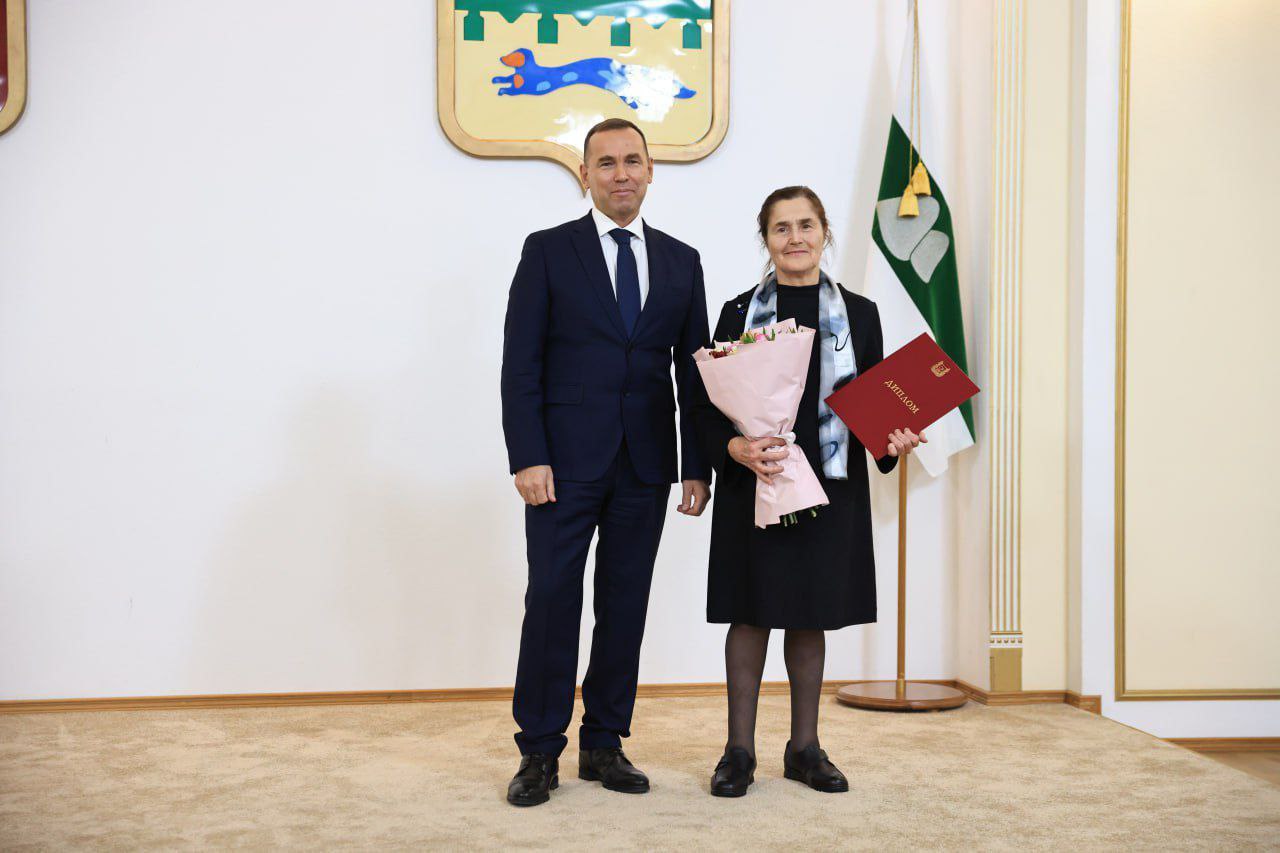 Сегодня, 9 декабря, губернатор Вадим Шумков вручил награды работникам и предприятиям агропромышленного комплекса Курганской области Сегодня, 9 декабря, губернатор Вадим Шумков вручил награды работникам и предприятиям агропромышленного комплекса Курганской области