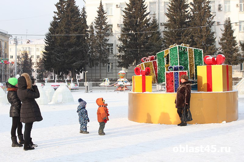 Вопросы о качестве детских новогодних подарков зауральцы задают на «горячую линию»