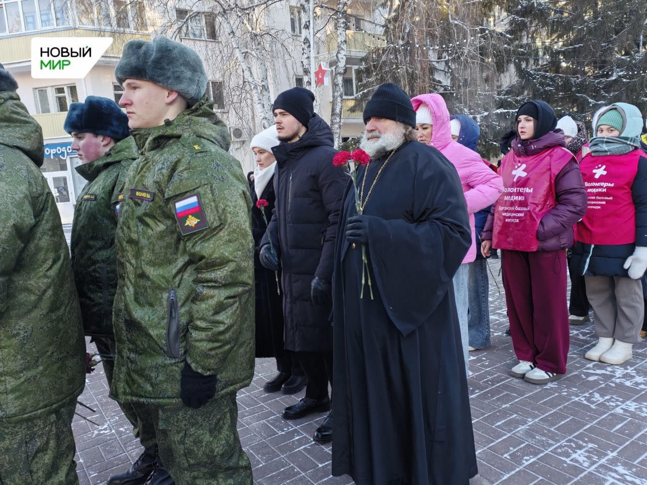 В этот морозный декабрьский день в Кургане на Аллее Славы у Вечного огня прошла торжественная церемония возложения цветов, приуроченная ко Дню Героев Отечества В этот морозный декабрьский день в Кургане на Аллее Славы у Вечного огня прошла торжественная церемония возложения цветов, приуроченная ко Дню Героев Отечества