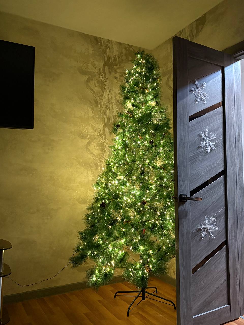 Жителям Курганской области напомнили о важных правилах выбора искусственной новогодней ели