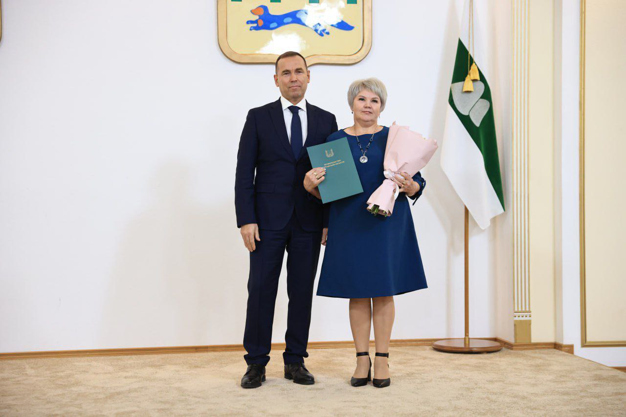 Сегодня, 9 декабря, губернатор Вадим Шумков вручил награды работникам и предприятиям агропромышленного комплекса Курганской области Сегодня, 9 декабря, губернатор Вадим Шумков вручил награды работникам и предприятиям агропромышленного комплекса Курганской области