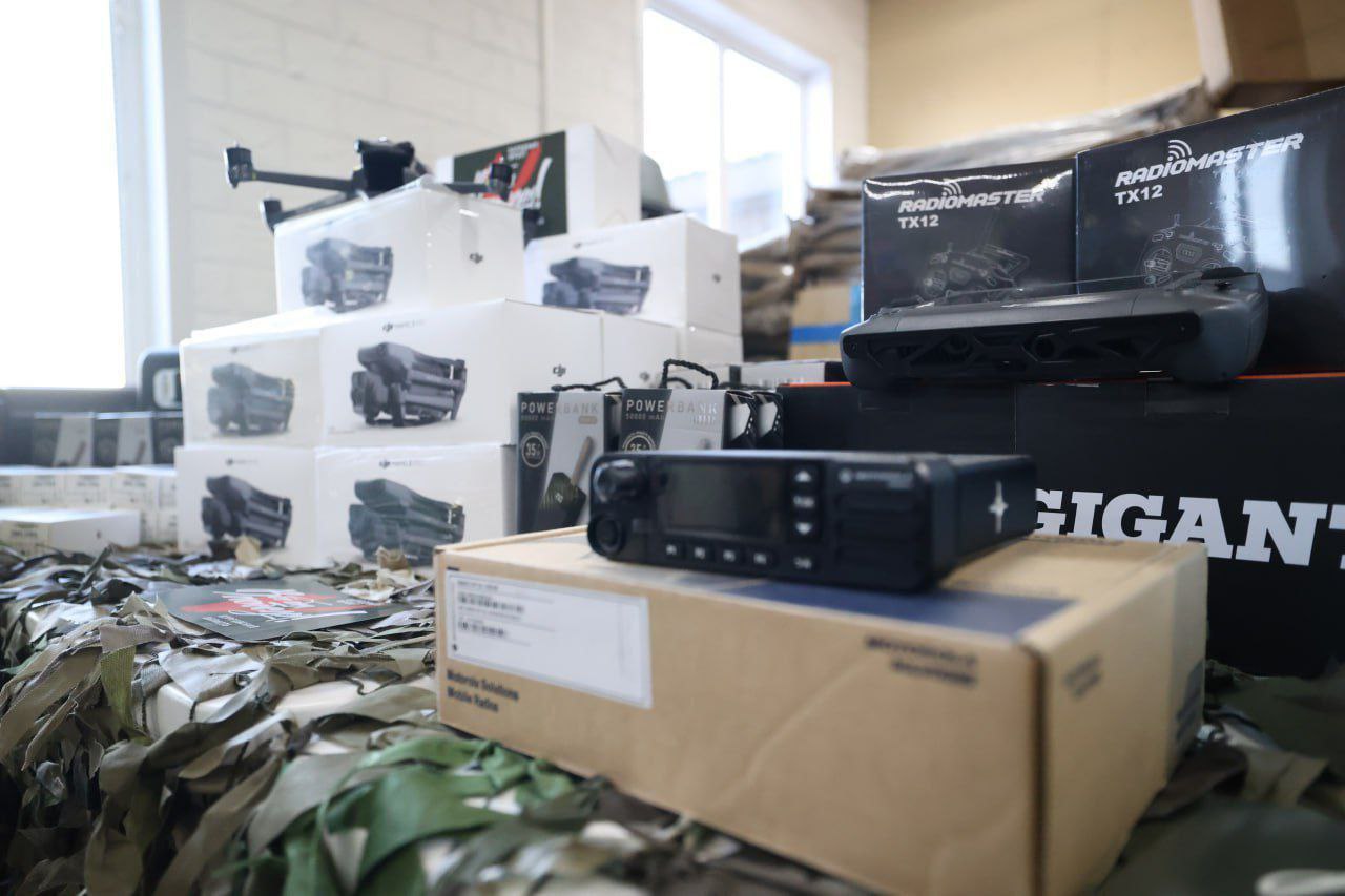 Губернатор Вадим Шумков поблагодарил всех, кто принял участие в формировании и отправке самого большого гуманитарного груза в зону СВО из Курганской области с начала спецоперации Губернатор Вадим Шумков поблагодарил всех, кто принял участие в формировании и отправке самого большого гуманитарного груза в зону СВО из Курганской области с начала спецоперации