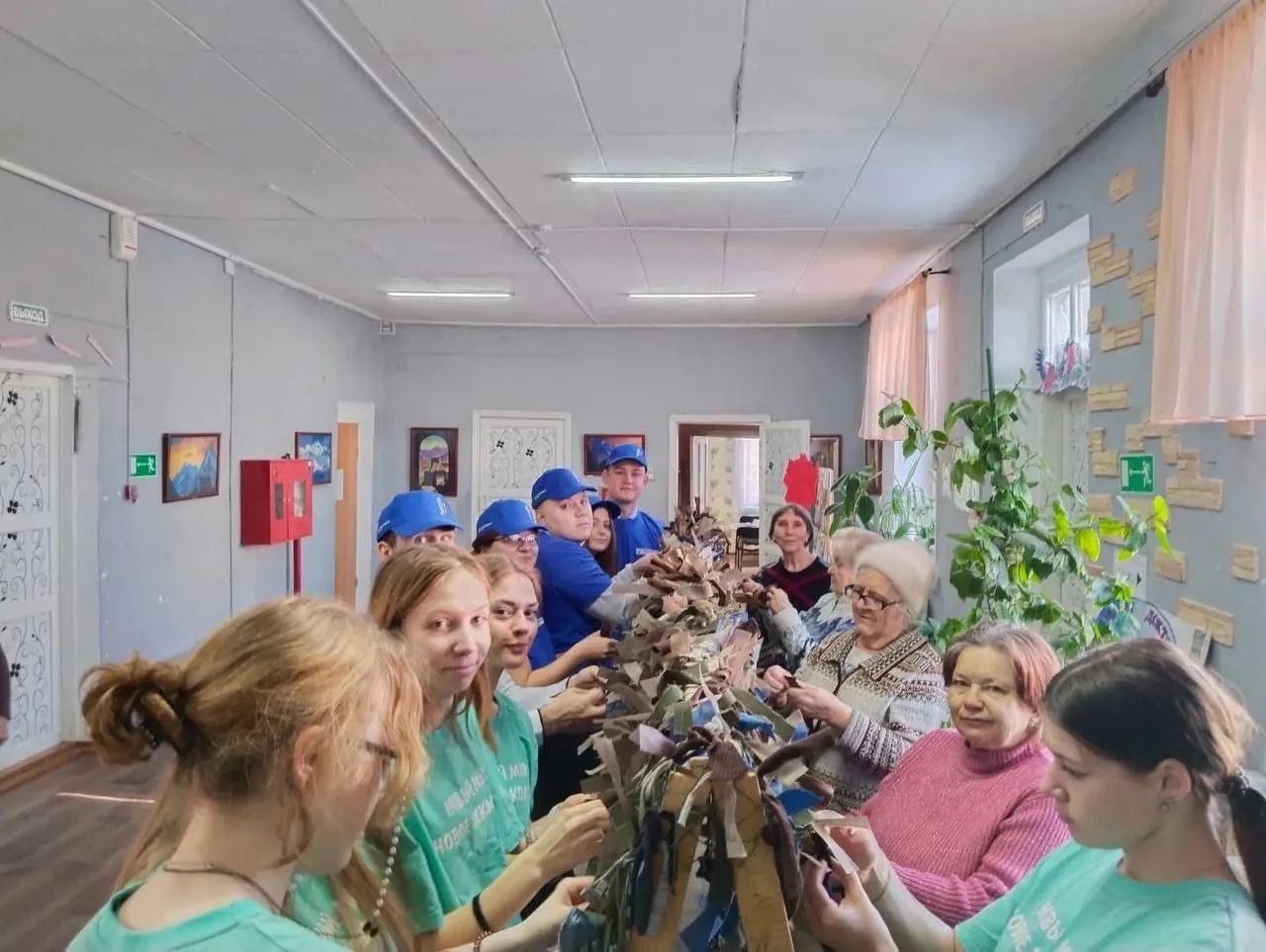 Губернатор Вадим Шумков рассказал ответеранах поселка Новый Мир Юргамышского округа, которые помогают фронту и поблагодарил их за поддержку наших бойцов: Губернатор Вадим Шумков рассказал ответеранах поселка Новый Мир Юргамышского округа, которые помогают фронту и поблагодарил их за поддержку наших бойцов: