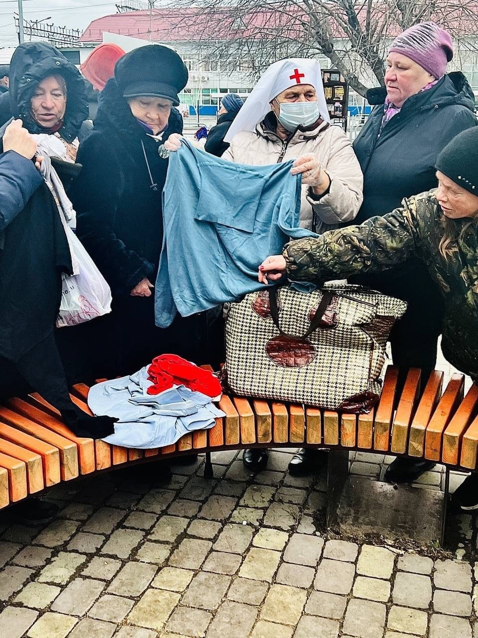 В Кургане Центр гуманитарной помощи «Надежда» в ноябре раздал теплую одежду и обувь всем, кто оказался в трудной жизненной ситуации