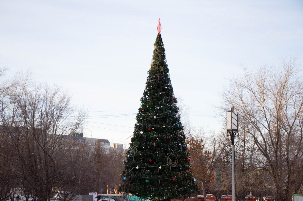 Навстречу Новому году. В Кургане продолжается подготовка к главному зимнему празднику Навстречу Новому году. В Кургане продолжается подготовка к главному зимнему празднику