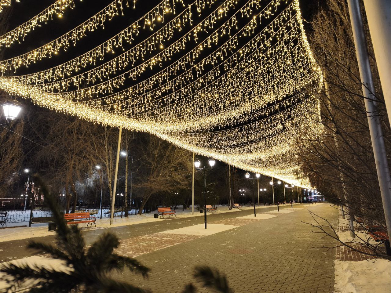 Антон Науменко: Вместе с коллегами из правительства Курганской области проехали по основным магистралям Кургана, посмотрели, как бизнес, социальная сфера украшаются к празднику Антон Науменко: Вместе с коллегами из правительства Курганской области проехали по основным магистралям Кургана, посмотрели, как бизнес, социальная сфера украшаются к празднику