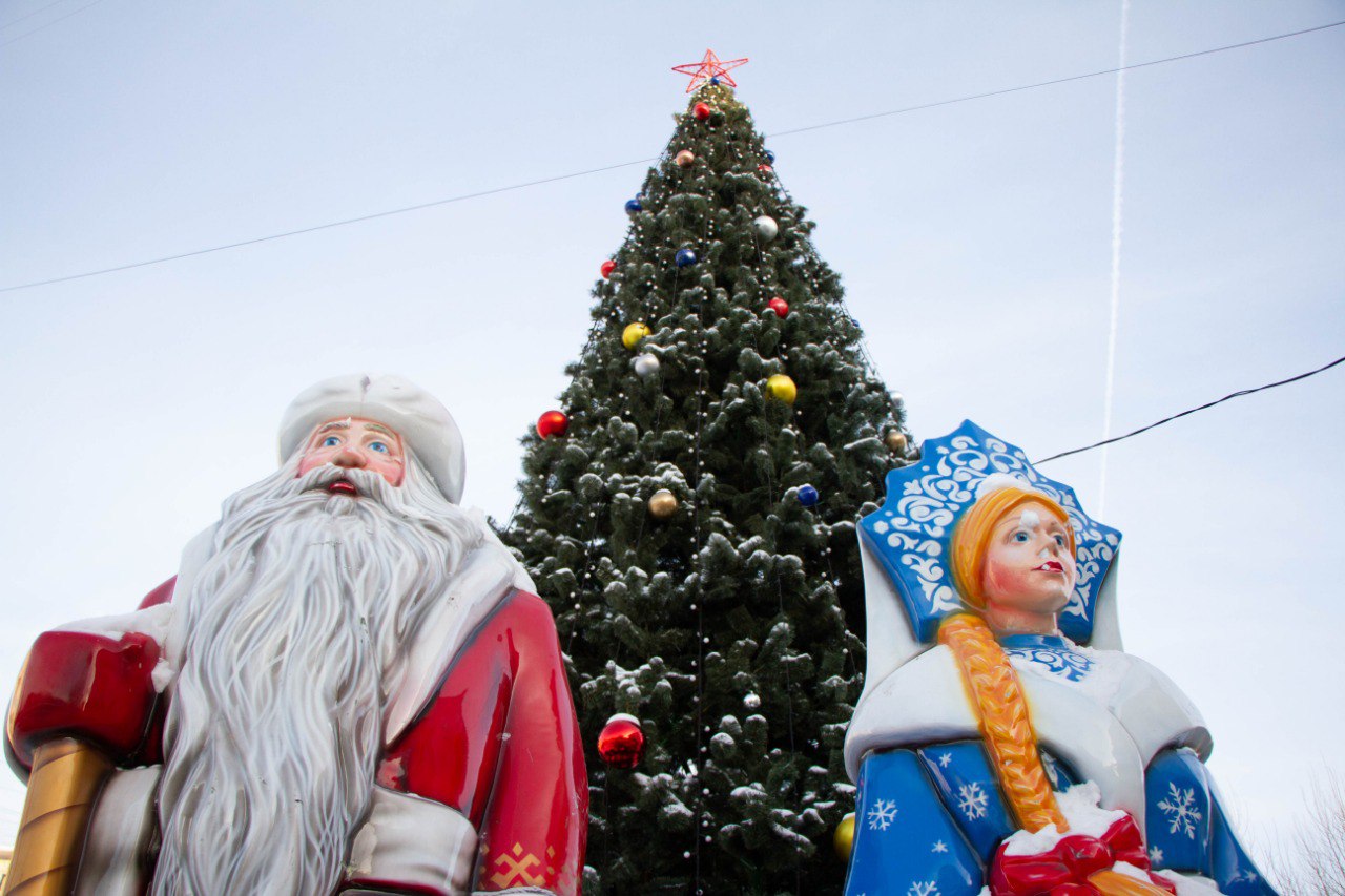 Навстречу Новому году. В Кургане продолжается подготовка к главному зимнему празднику Навстречу Новому году. В Кургане продолжается подготовка к главному зимнему празднику