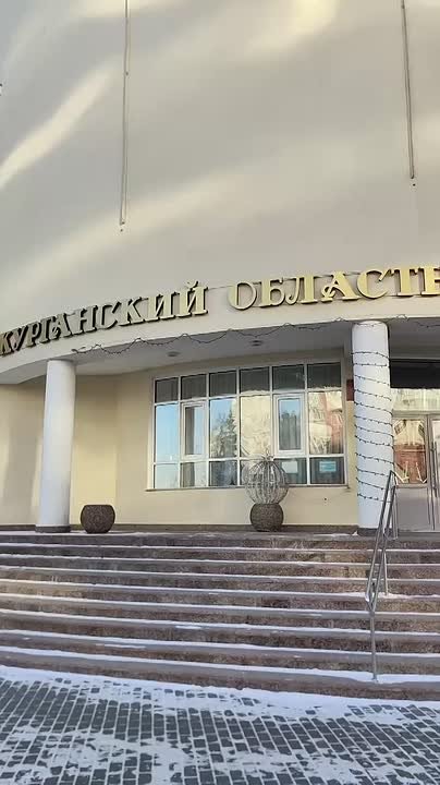 В Кургане прошло открытие новогодней ели, оформленной творческими работами участников конкурса «Мастерская под елью»