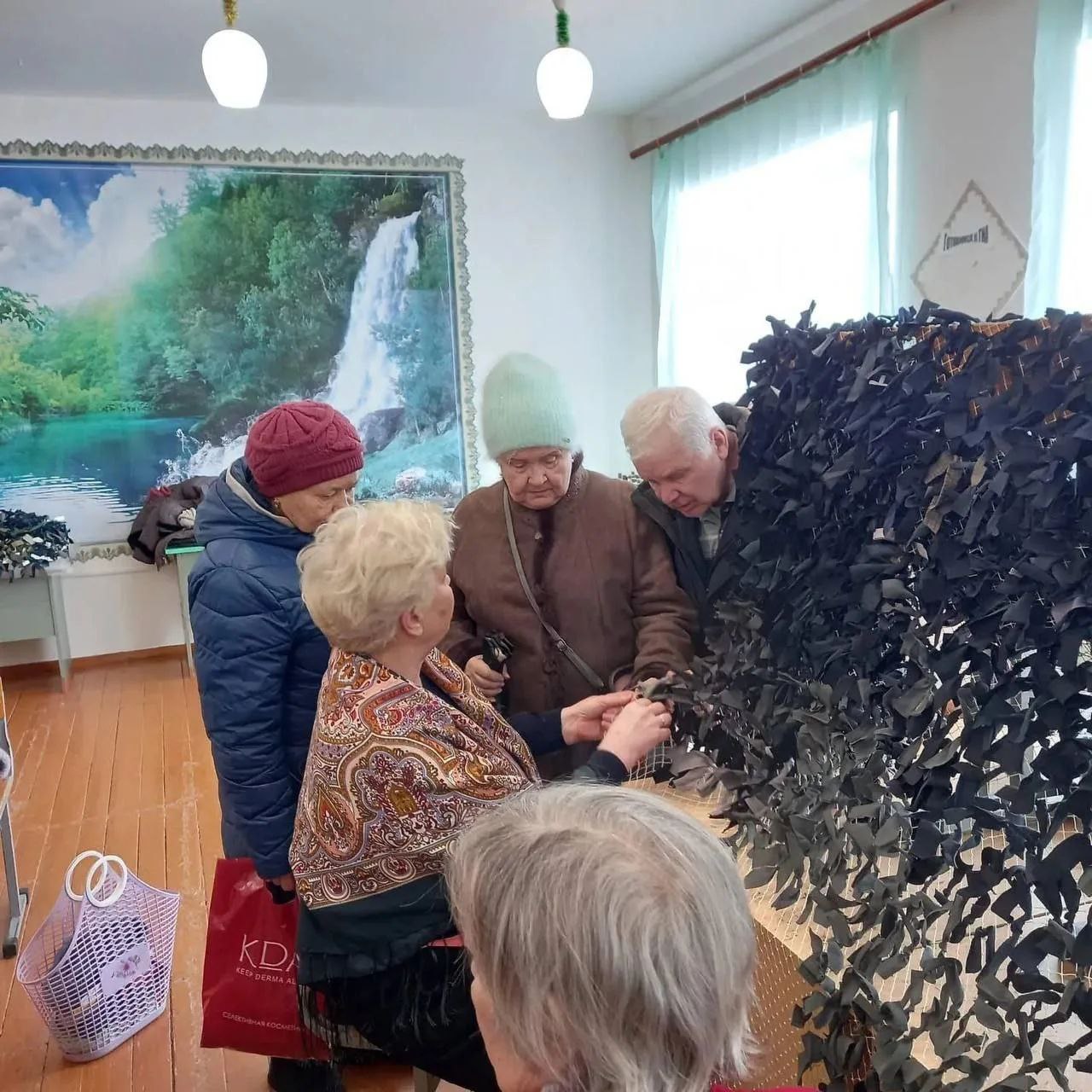 Губернатор Вадим Шумков рассказал ответеранах поселка Новый Мир Юргамышского округа, которые помогают фронту и поблагодарил их за поддержку наших бойцов: Губернатор Вадим Шумков рассказал ответеранах поселка Новый Мир Юргамышского округа, которые помогают фронту и поблагодарил их за поддержку наших бойцов: