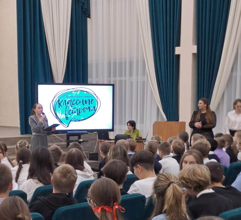 В обновленных зданиях школ и гимназий у школьников больше возможностей повышать свой уровень знаний и покорять новые вершины В обновленных зданиях школ и гимназий у школьников больше возможностей повышать свой уровень знаний и покорять новые вершины