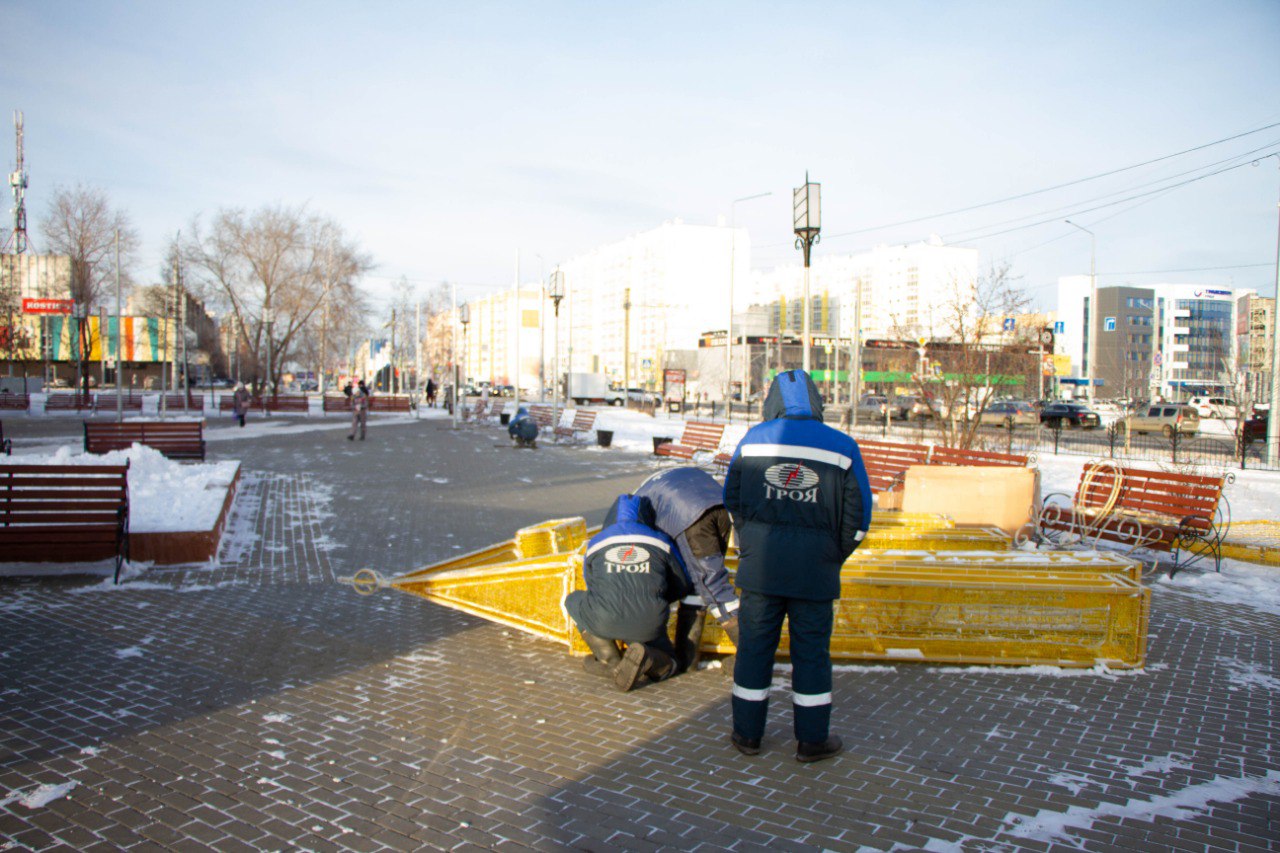Навстречу Новому году. В Кургане продолжается подготовка к главному зимнему празднику Навстречу Новому году. В Кургане продолжается подготовка к главному зимнему празднику