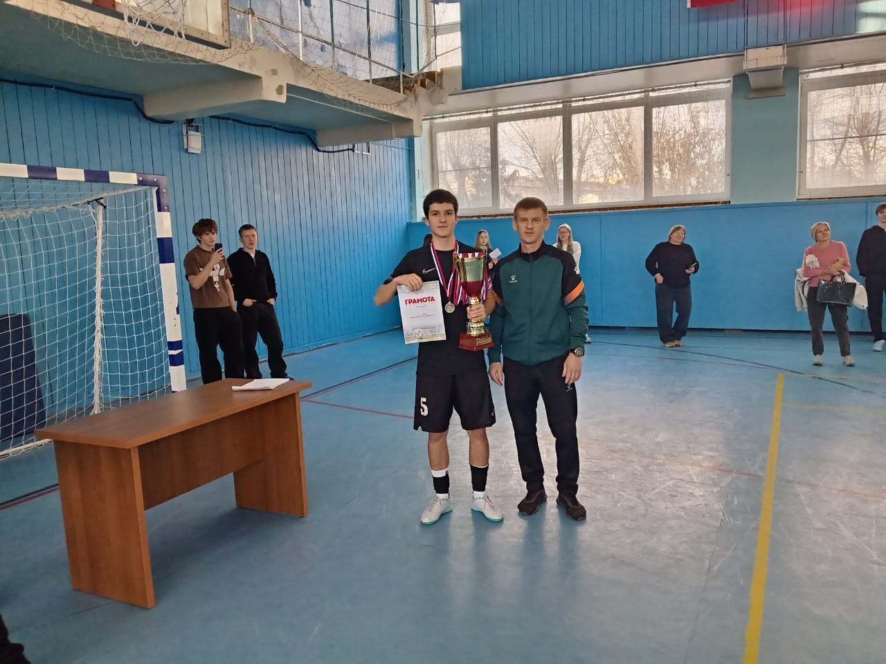 С 24 ноября по 11 декабря в Кургане проходила школьная мини-футбольная лига С 24 ноября по 11 декабря в Кургане проходила школьная мини-футбольная лига