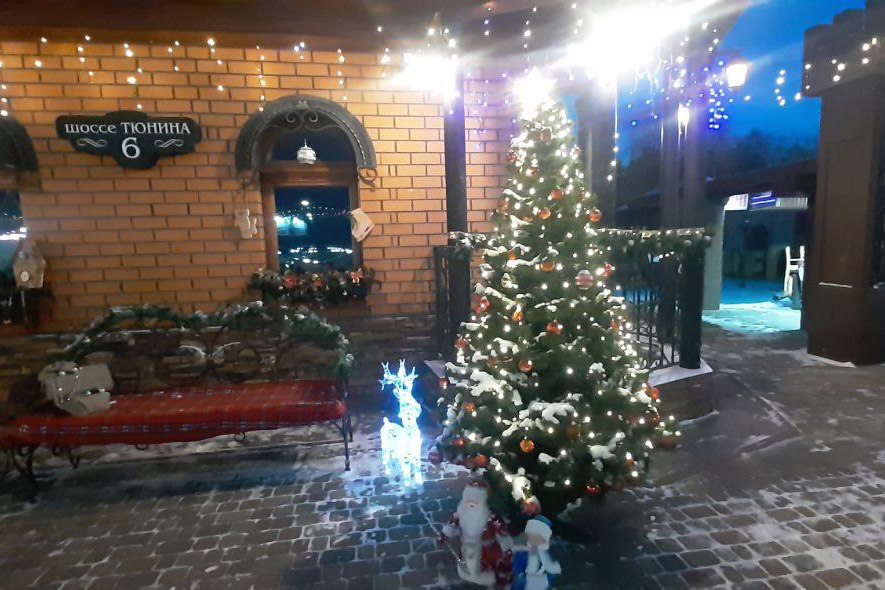 В Кургане продолжается второй этап городского конкурса на лучшее оформление объектов торговли и общественного питания под названием «Новогодний калейдоскоп» В Кургане продолжается второй этап городского конкурса на лучшее оформление объектов торговли и общественного питания под названием «Новогодний калейдоскоп»