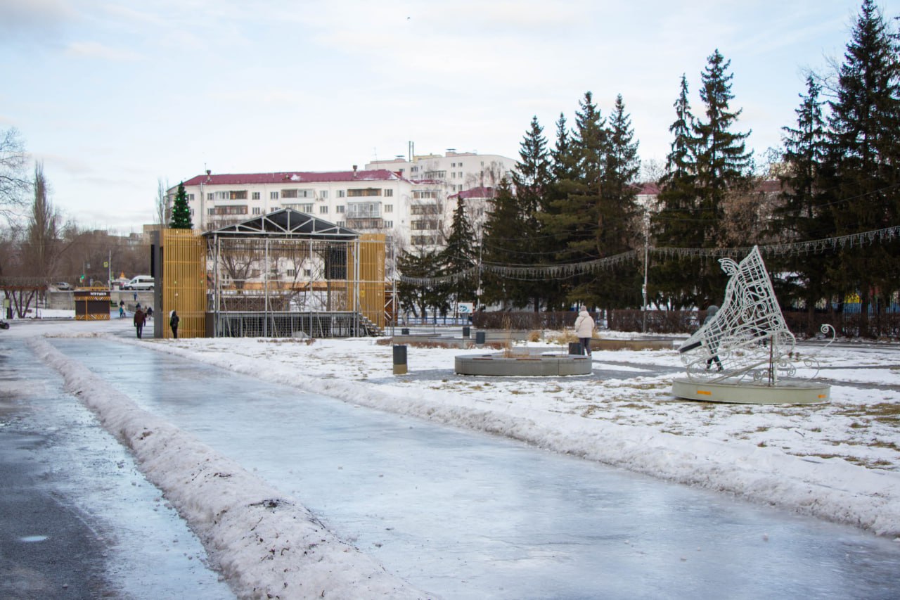 Антон Науменко: Также побывали в ЦПКиО, посмотрели, как ведётся заливка катка Антон Науменко: Также побывали в ЦПКиО, посмотрели, как ведётся заливка катка